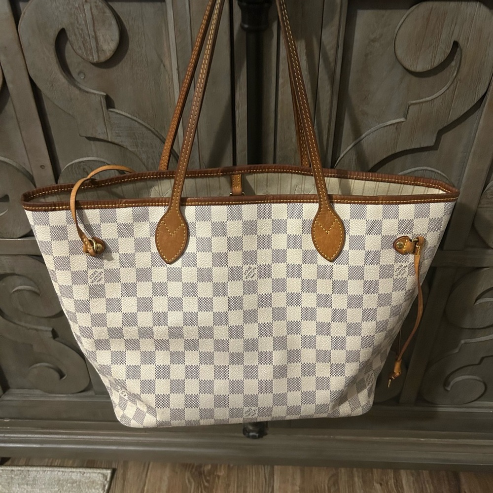 Louis Vuitton Neverfull MM code SD2171. Has a tiny ink pen mark on inside.
